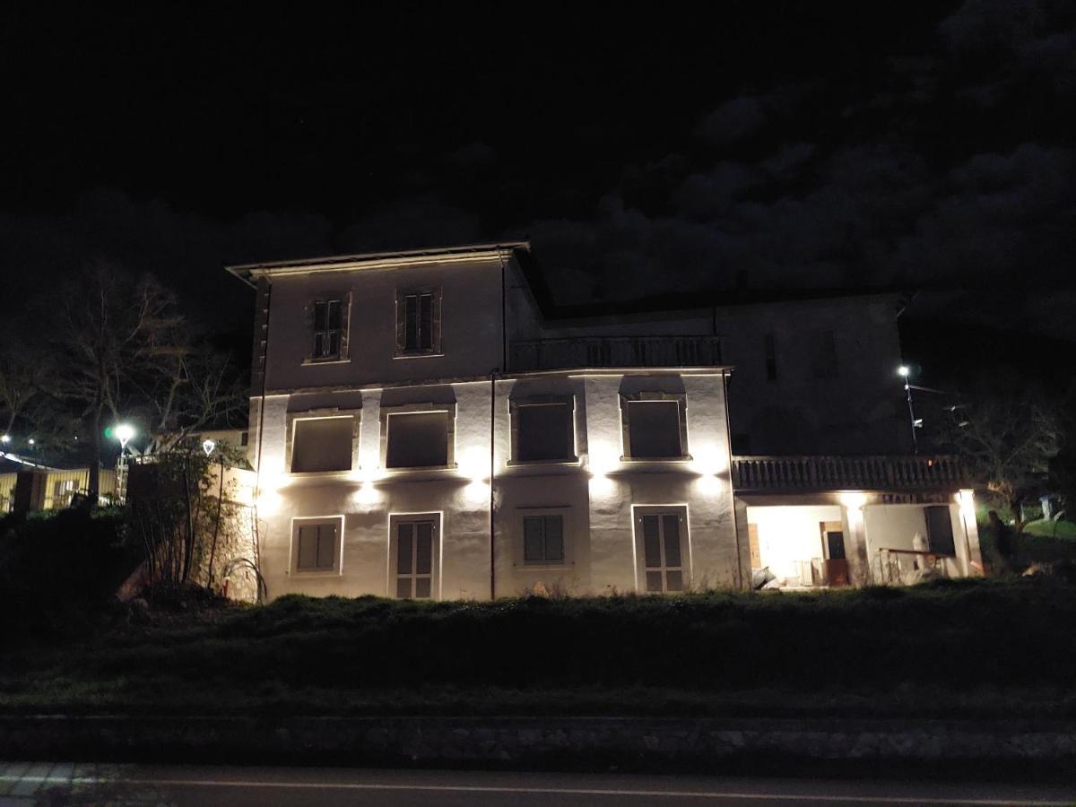 La Casa Del Mago Camere E Appartamenti Pissignano Экстерьер фото