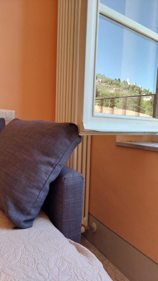 La Casa Del Mago Camere E Appartamenti Pissignano Экстерьер фото